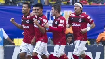 Arango fez mais um golaço de fora da área, desta vez no México