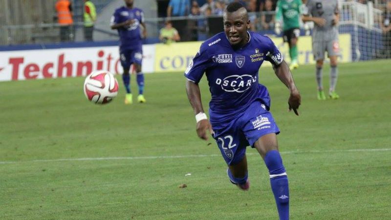 Maboulou, o cora&ccedil;&atilde;o valente que brecou o pulsante Bielsa na estreia do argentino na Ligue 1