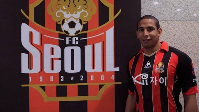 Rafael Costa estava animado com a possibilidade de crescer na carreira, mas n&atilde;o deu certo no FC Seoul e agora est&aacute; na Ponte Preta