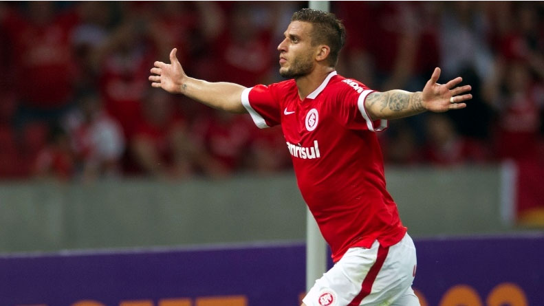 Rafael Moura marcou o gol da vit&oacute;ria do Inter contra o Santos (Foto: divulga&ccedil;&atilde;o/Internacional)