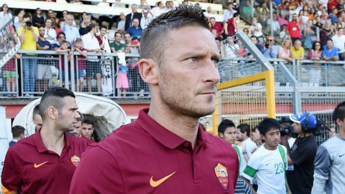 Gola&ccedil;o de Totti passa a impress&atilde;o de que futebol sempre ser&aacute; f&aacute;cil para o Capitano