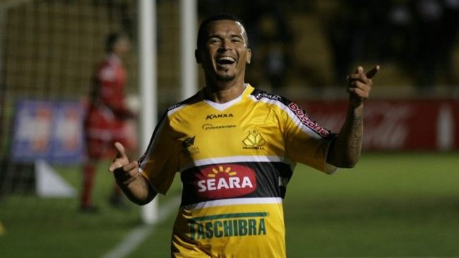 Dinheiro ou carreira? É o que está em jogo ao aceitar defender um time asiático