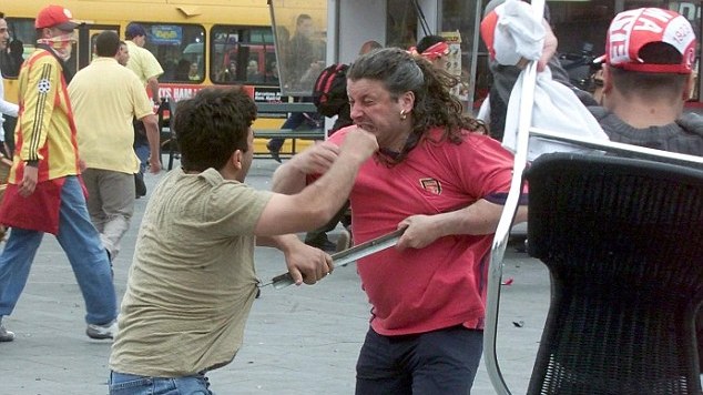 article-2324990-19CB7A0B000005DC-830_634x415 (1)