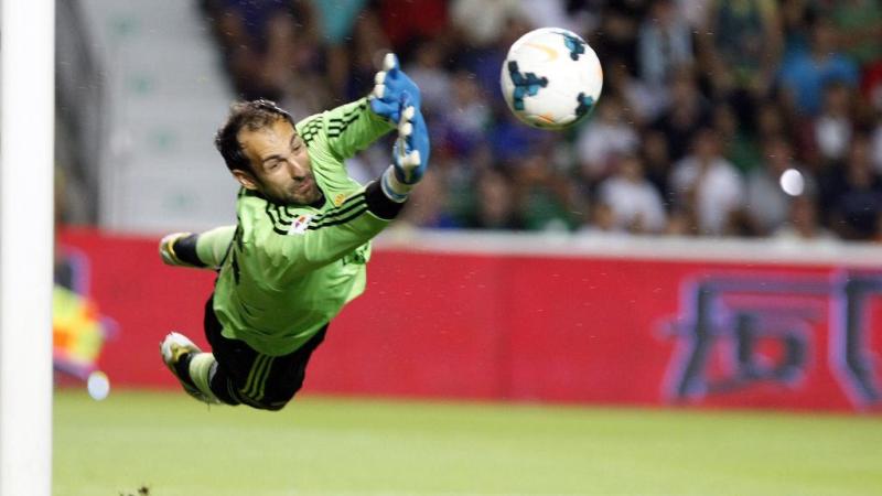 Diego L&oacute;pez &eacute; um grande neg&oacute;cio para o Milan, mas come&ccedil;ou falhando