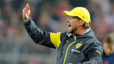 Enquanto a zaga bobeia, o Dortmund vai perdendo pontos na Bundesliga