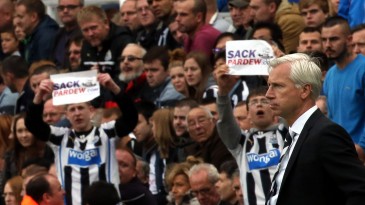Para o Newcastle, demitir Pardew significa fazer dele sua terceira contratação mais cara
