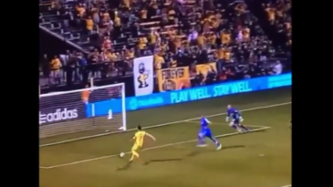 Só o Deivid para explicar esse gol perdido na MLS