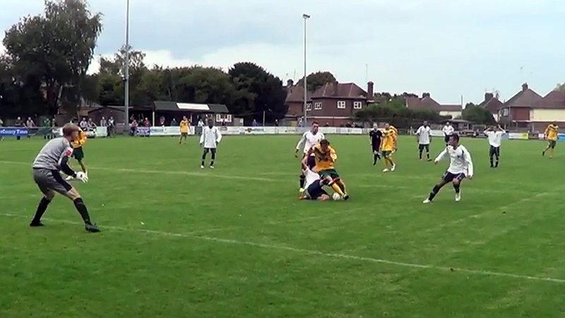 P&ecirc;nalti pol&ecirc;mico nos minutos finais elimina corintianos da Copa&hellip; da Inglaterra