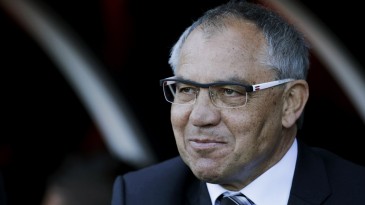 Magath tentou curar a coxa de Hangeland com um queijo e obviamente não deu certo