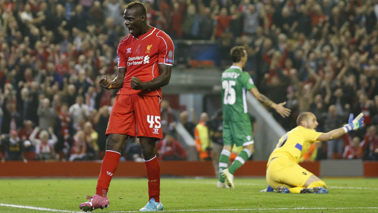 P&ecirc;nalti no fim evitou mico do Liverpool no retorno &agrave; Champions League