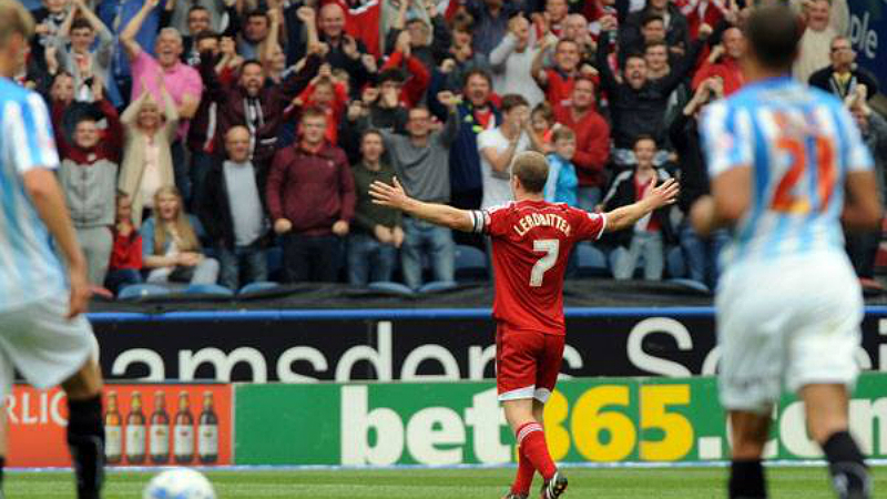 At&eacute; Roberto Carlos teria orgulho da curva que a bola fez nesse gol do Middlesbrough