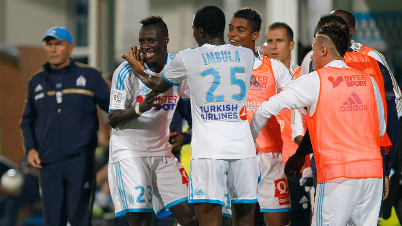 Mendy se gabou por tirar racha com companheiro de clube, e TV francesa flagrou tudo