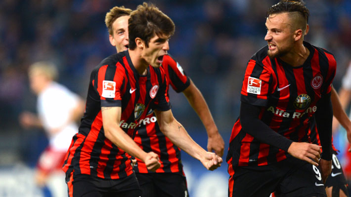 Piazon fez um gola&ccedil;o de falta que deu vit&oacute;ria ao Eintracht Frankfurt no &uacute;ltimo minuto