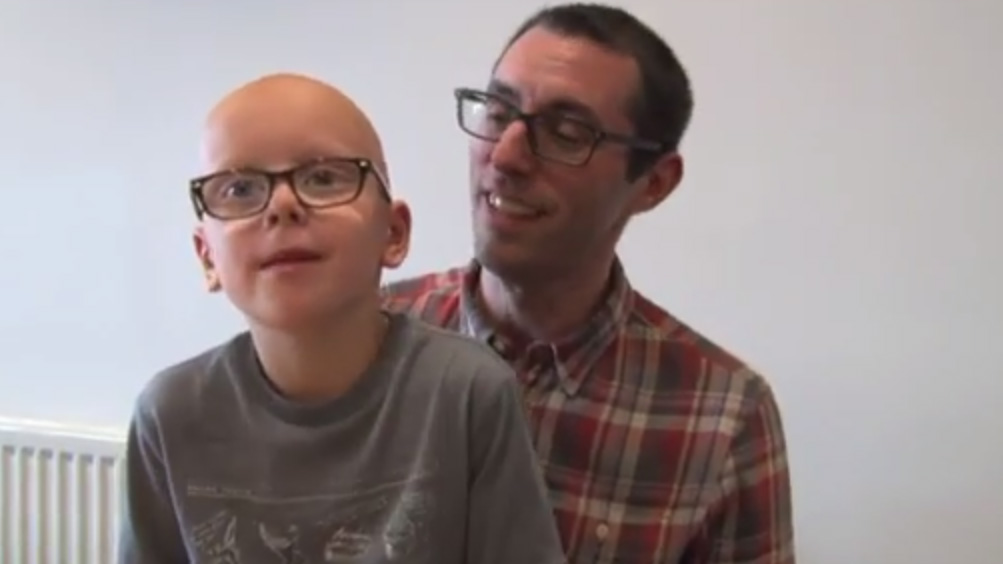 Esse garotinho ama Jonjo Shelvey