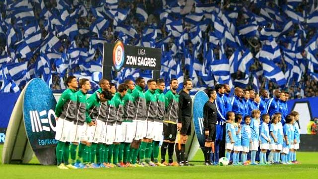 Jogadores do Sporting sem as crian&ccedil;as do Porto ao lado