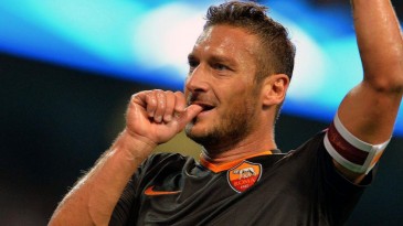 Totti foi até a Inglaterra mostrar que a Roma não quer ser coadjuvante
