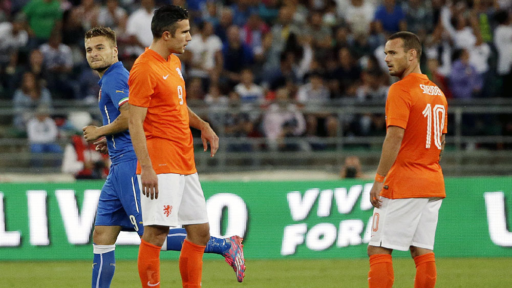 Hiddink escolheu o 4-3-3 na Holanda, mas n&atilde;o sabe se poder&aacute; mant&ecirc;-lo