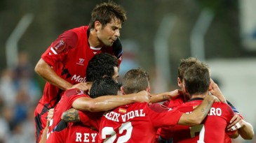 A “liga de dois clubes” agora tem um líder surpreendente: o Sevilla divide o topo com o Barcelona