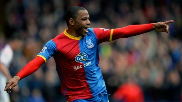 Torcedor esquece o ingresso em casa, mas jogador do Crystal Palace salva o dia