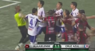 O pau comeu depois da Alajuelense eliminar o Cruz Azul na Concachampions