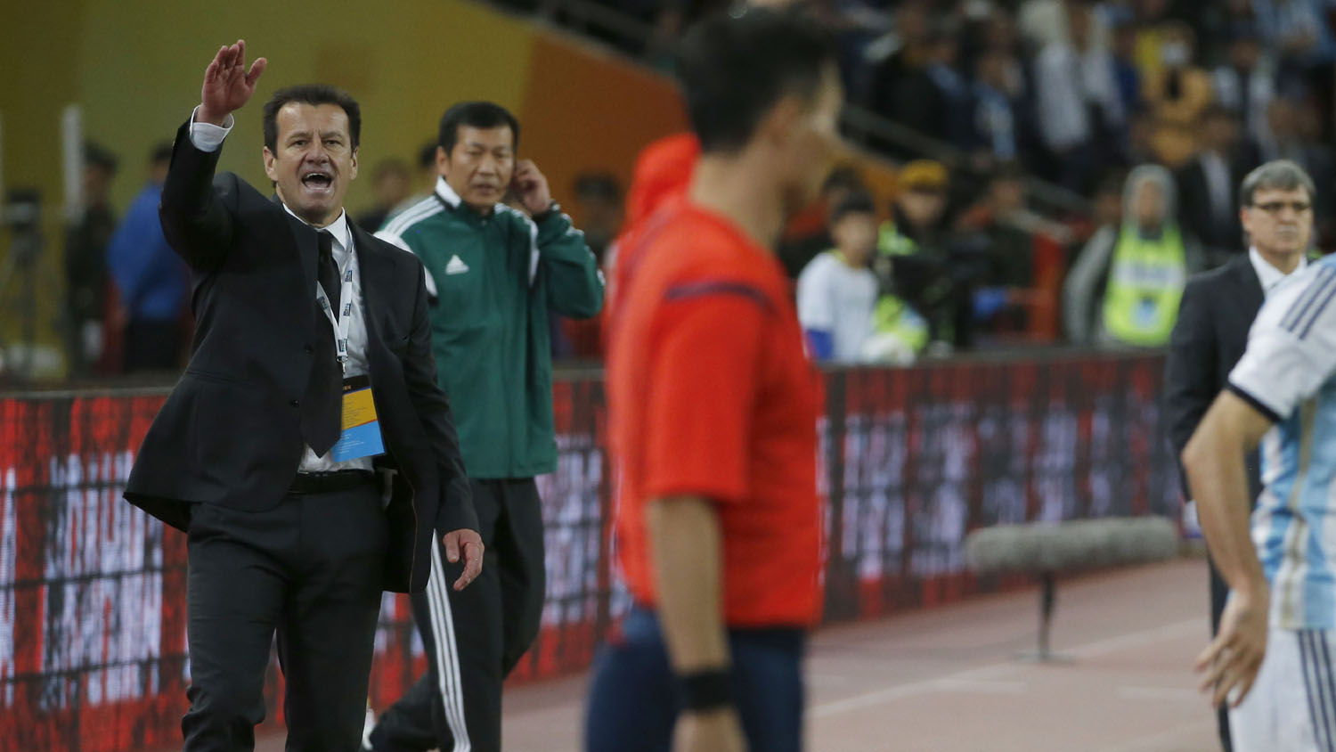 O Brasil ganhou da Argentina, mas Dunga mostrou que ainda n&atilde;o sabe vencer