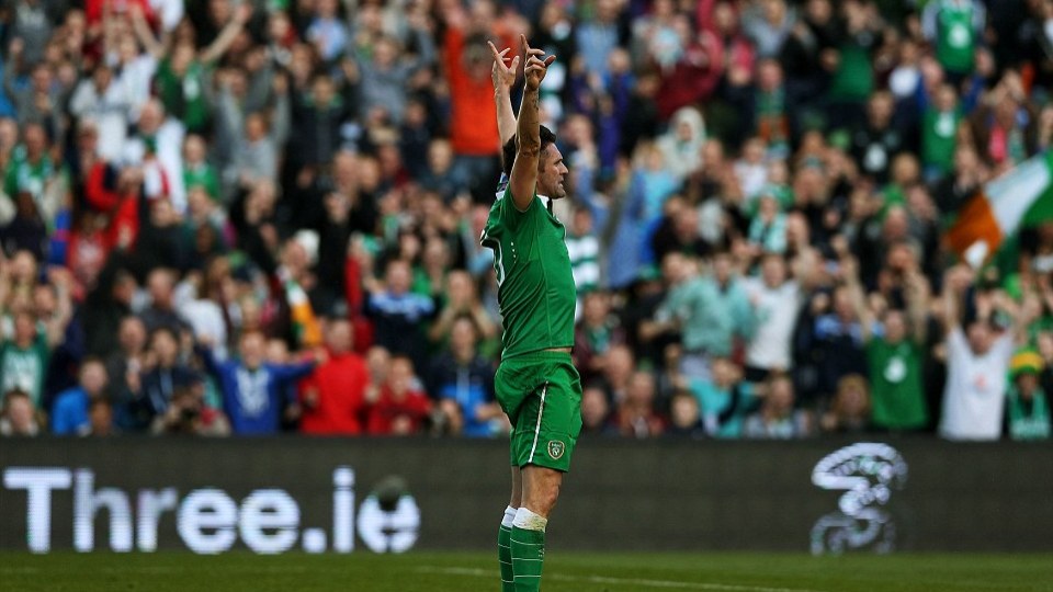 Com tr&ecirc;s gols em 12 minutos, Robbie Keane superou de uma vez Ronaldo e Van Basten