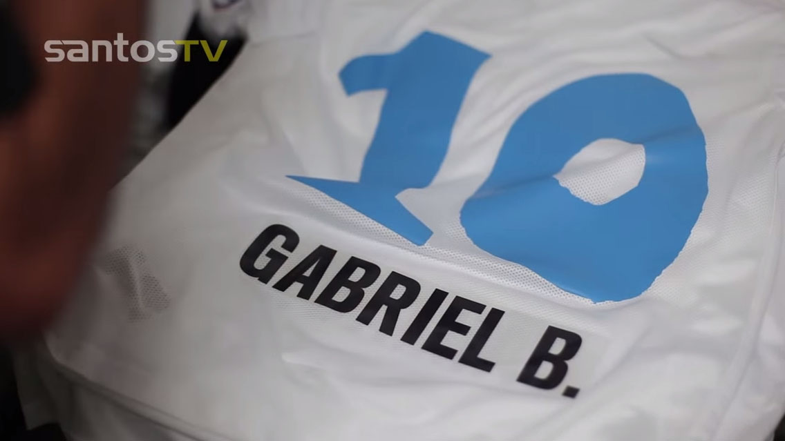 Sabe por que os números da camisa do Santos estão diferentes? Pelas crianças