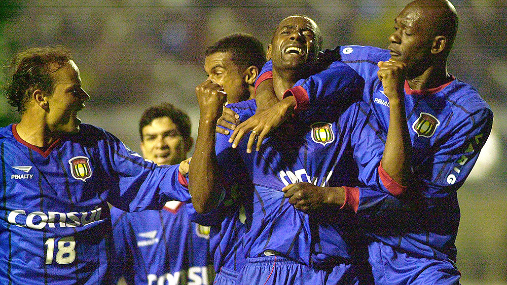 O dia que o S&atilde;o Caetano quase virou campe&atilde;o da Am&eacute;rica apoiado por v&aacute;rias torcidas