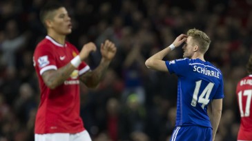 Chelsea provou ser melhor time que o United, mas foi castigado com gol no fim