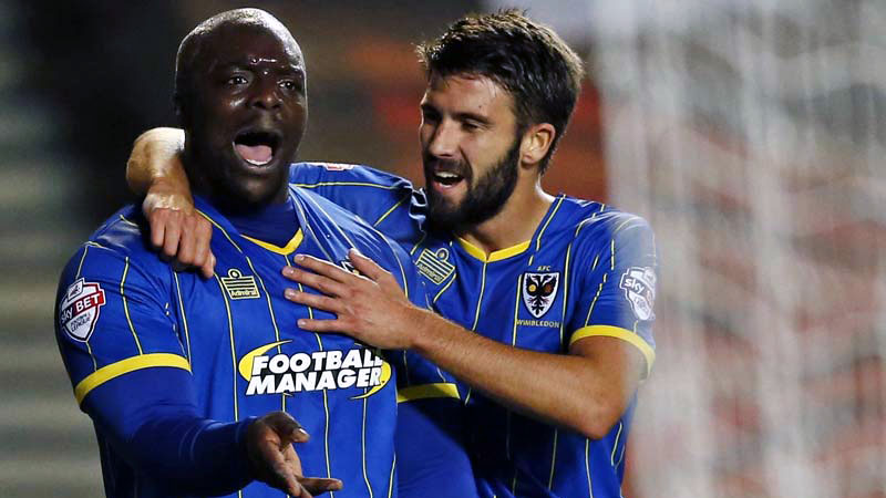 O maior atacante do mundo fez o gol da vit&oacute;ria do Wimbledon contra seu maior rival