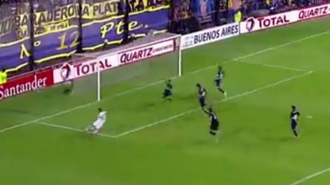 Gamarra dominou, driblou o goleiro do Boca Juniors e…escorregou