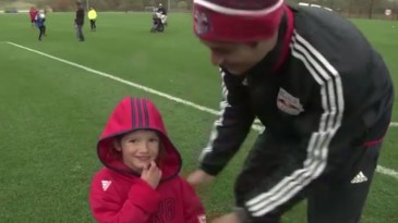 O gol mais importante (e bonito) da semana passada foi marcado por essa garotinha