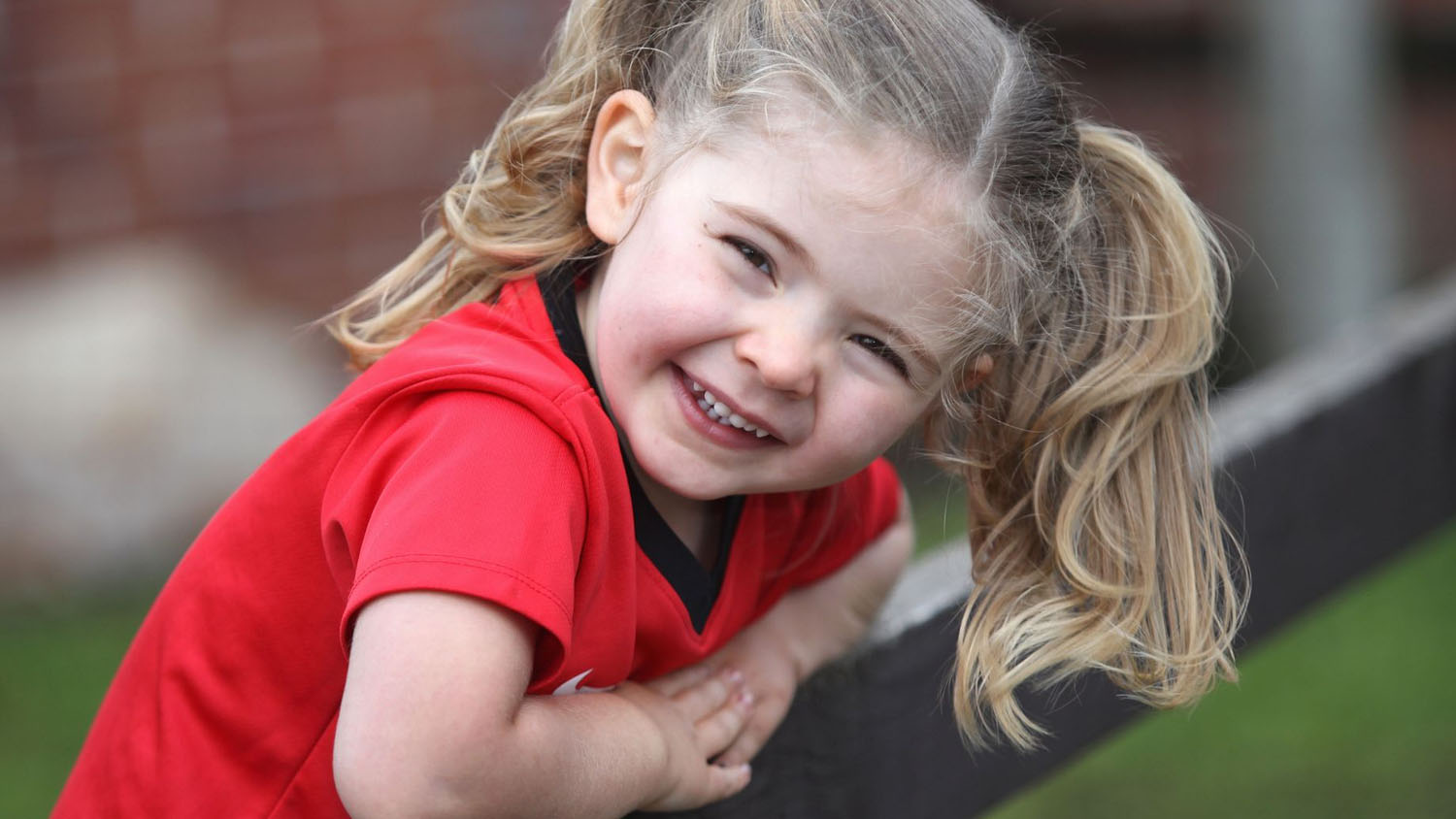 Lilly, torcedora fervorosa do Manchester United desde os tr&ecirc;s anos (Foto: Manchester Evening News)