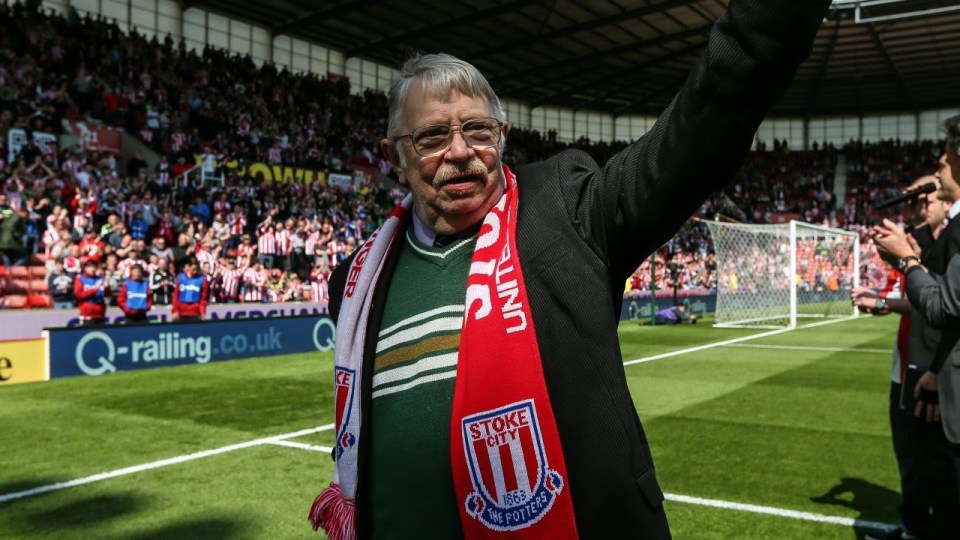 A maravilhosa hist&oacute;ria do roupeiro que se tornou &iacute;dolo do Stoke