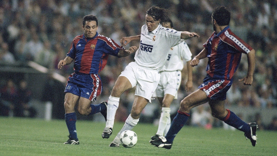 H&aacute; 10 anos o futebol se despedia de Redondo, o carregador de piano que tamb&eacute;m era maestro