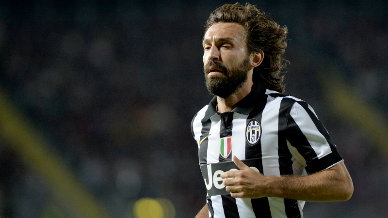 Pirlo comemora jogo 100 na Champions com o de sempre: fazendo gol de falta parecer f&aacute;cil