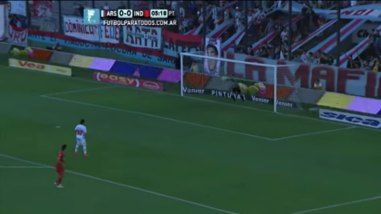 A bola entrou, mas ningu&eacute;m reclamou, nem o autor, e o jogo seguiu