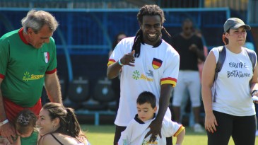 “Bota do Mundo” realiza sonho de crianças com deficiência com ídolos do futebol na Arena Grêmio
