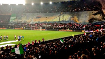 Torcida do Feyenoord vira um painel com guerra naval Holanda x Espanha contra Sevilla