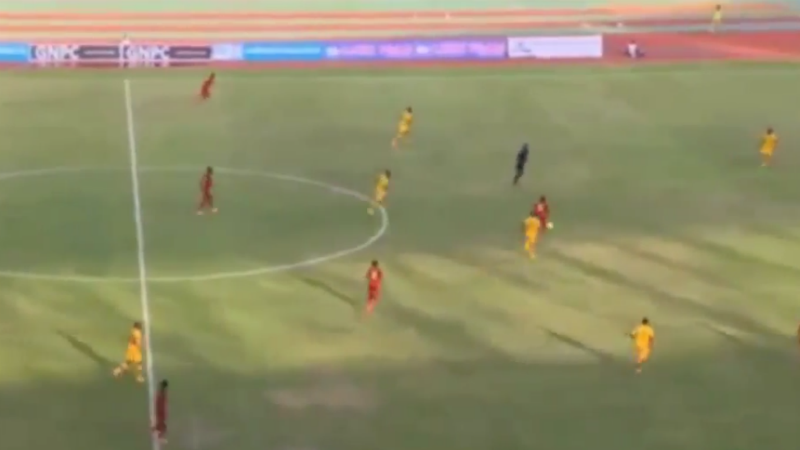 Veja a pintura que esse meia ganês marcou do meio da rua nas eliminatórias da Copa Africana