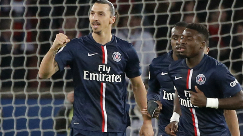 O gola&ccedil;o de Ibra dando um drible da vaca no goleiro merece ser visto mil vezes