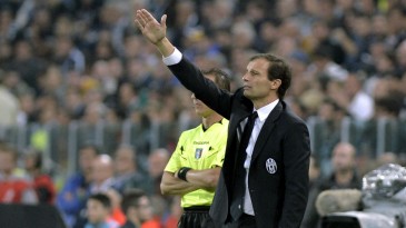 [Vídeo] Allegri, técnico da Juventus, ficou maluco de raiva à beira do campo contra o Malmö