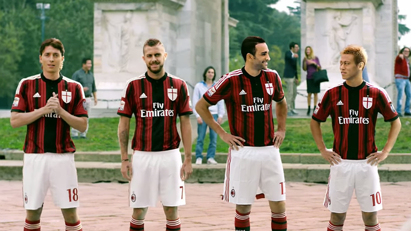 Milan mais r&aacute;pido que um carro esportivo? Neste comercial, tudo &eacute; poss&iacute;vel