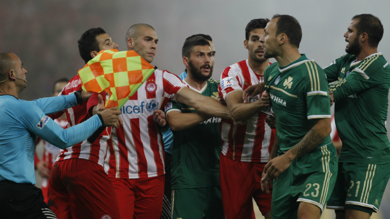 Em crise, futebol grego est&aacute; paralisado por falta de seguran&ccedil;a aos &aacute;rbitros