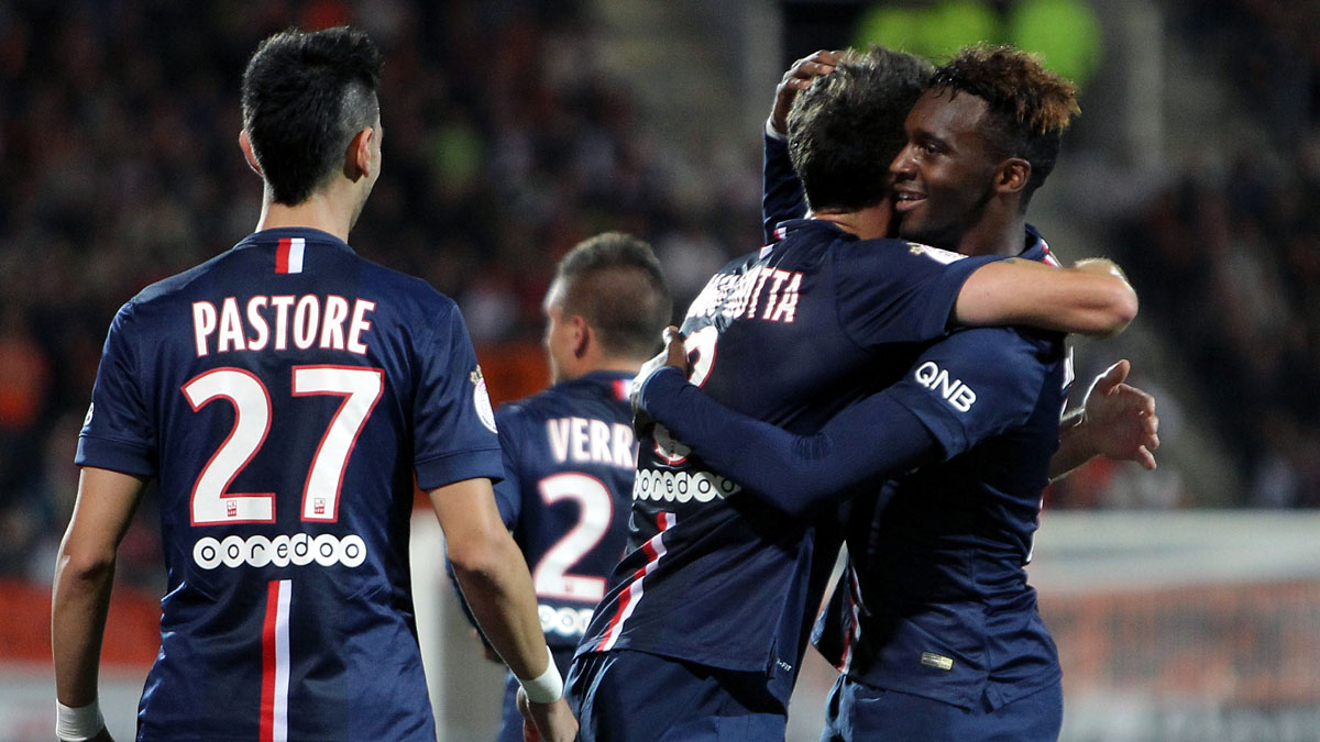 Mesmo sem jogar bem, PSG vence Lorient de virada e encosta no l&iacute;der