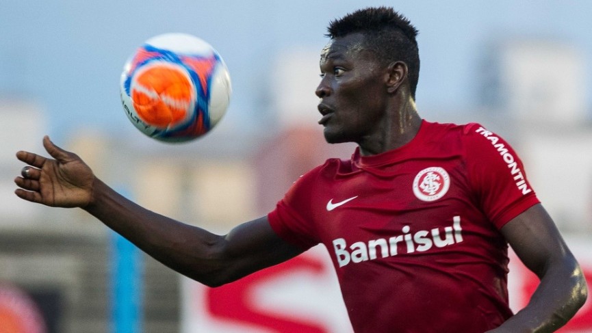 Paul&atilde;o, zagueiro do Internacional