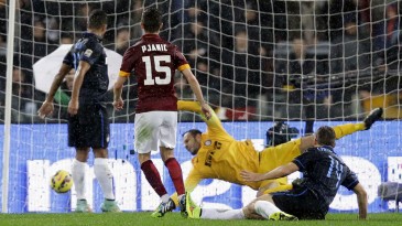 Velocidade, ofensividade e golaços: Roma derruba Inter e segue perseguição à Juventus