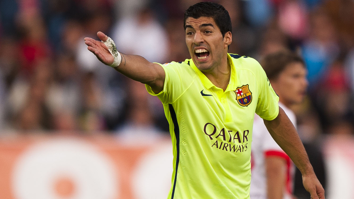 Suárez limpa a barra de Luis Enrique depois de escalação (bem) questionável