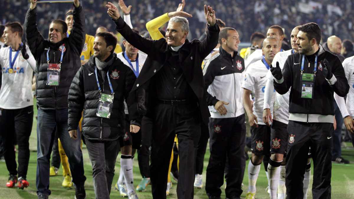 Tite foi campe&atilde;o Paulista, Brasileiro, da Libertadores e Mundial pelo Corinthians (AP Photo/Shizuo Kambayashi)