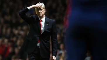 Pressão aumenta sobre Wenger com críticas de acionista do Arsenal